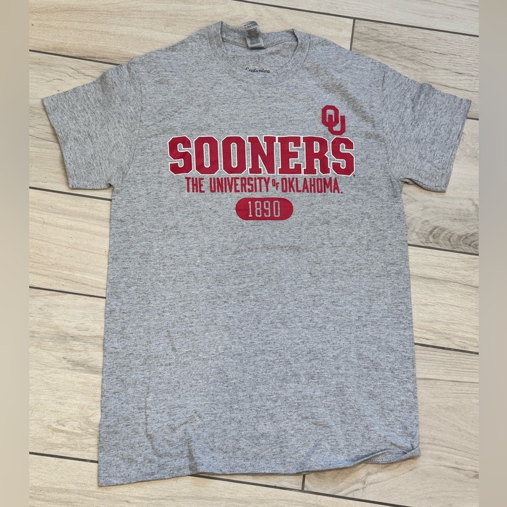 NWOT! CAPTIVATING Gray Oklahoma Sooners T-Shirt